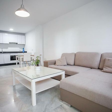Apartamento En La Carihuela Con Piscina Y Parking, Al Lado De La Playa Apartment Torremolinos Ngoại thất bức ảnh