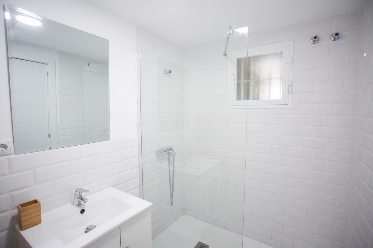 Apartamento En La Carihuela Con Piscina Y Parking, Al Lado De La Playa Apartment Torremolinos Ngoại thất bức ảnh