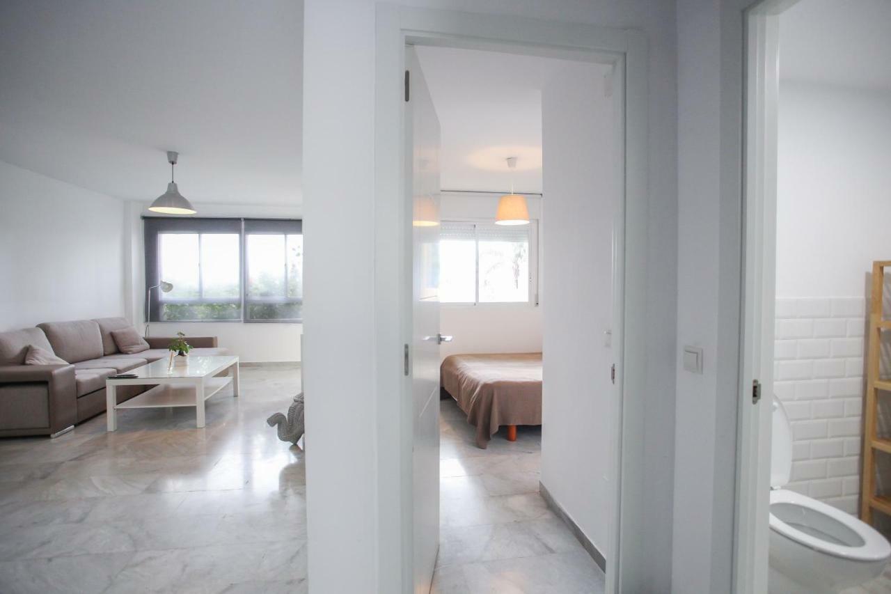 Apartamento En La Carihuela Con Piscina Y Parking, Al Lado De La Playa Apartment Torremolinos Ngoại thất bức ảnh