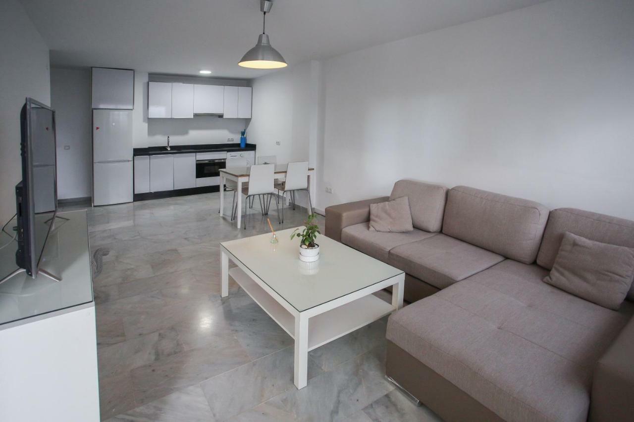 Apartamento En La Carihuela Con Piscina Y Parking, Al Lado De La Playa Apartment Torremolinos Ngoại thất bức ảnh